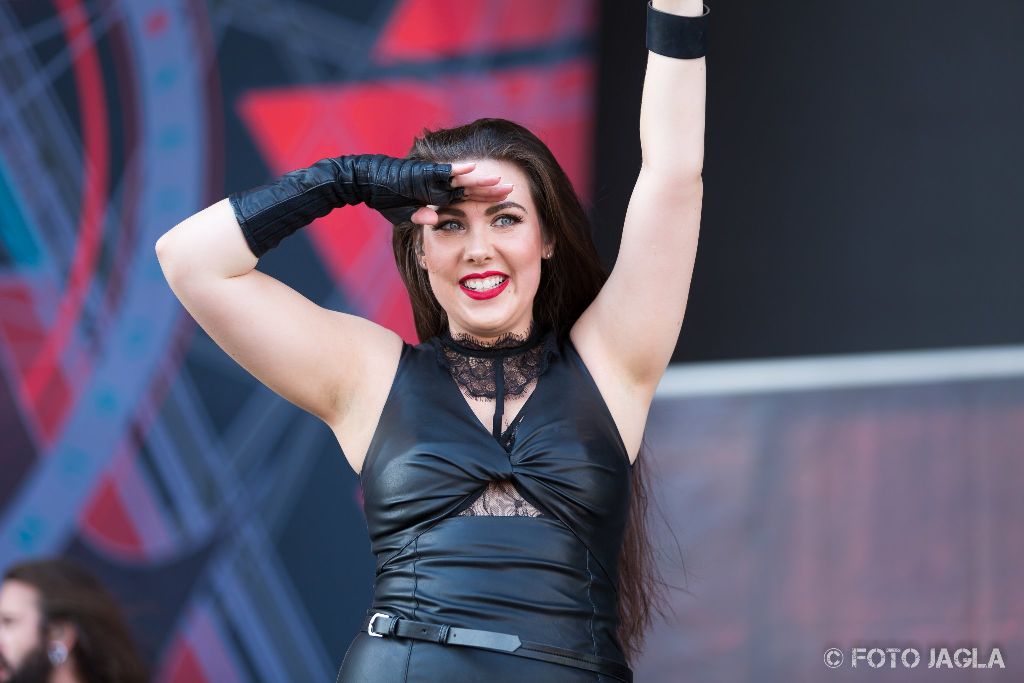 Summer Breeze Open Air 2018 in Dinkelsbhl (SBOA)
Amaranthe auf der Main Stage
Sngerin Elize Ryd