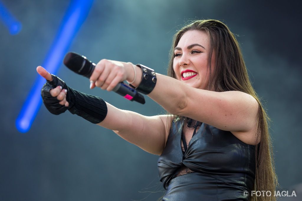 Summer Breeze Open Air 2018 in Dinkelsbhl (SBOA)
Amaranthe auf der Main Stage
Sngerin Elize Ryd