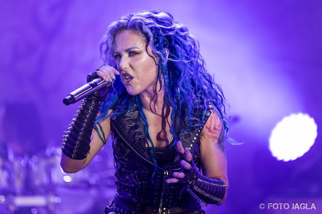 Summer Breeze Open Air 2018 in Dinkelsbhl (SBOA)
Arch Enemy auf der Main Stage
Sngerin Alissa White-Gluz