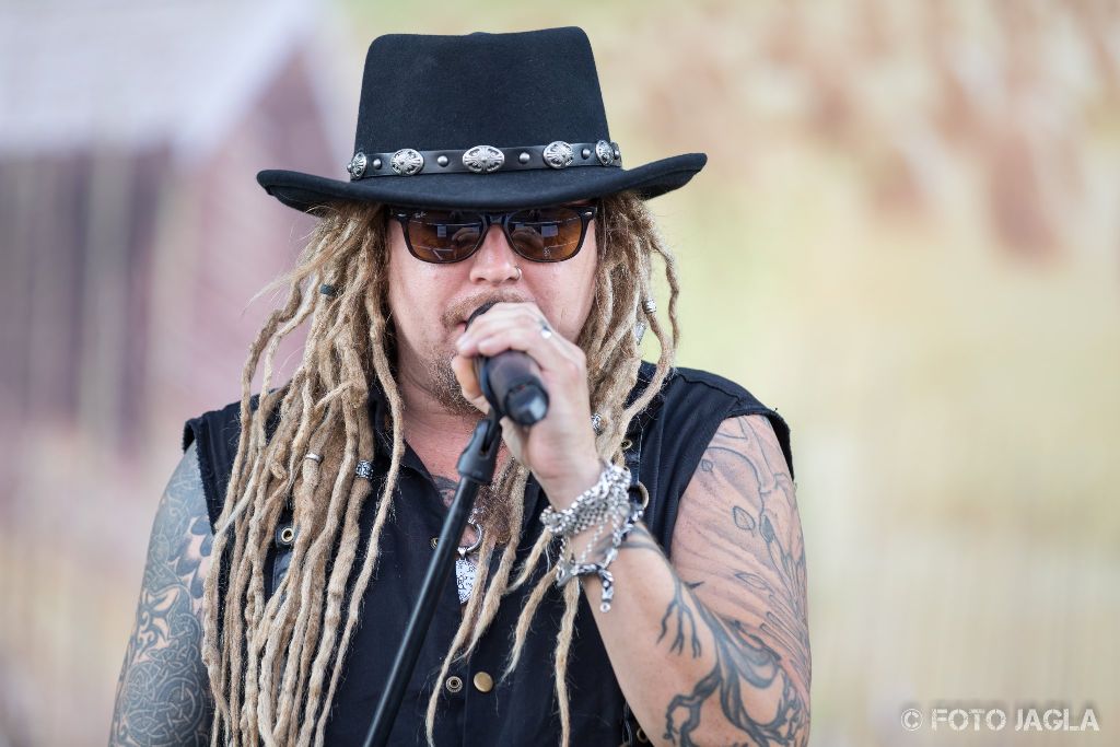 Summer Breeze Open Air 2018 in Dinkelsbhl (SBOA)
Korpiklaani auf der Main Stage
Snger Jonne Jrvel