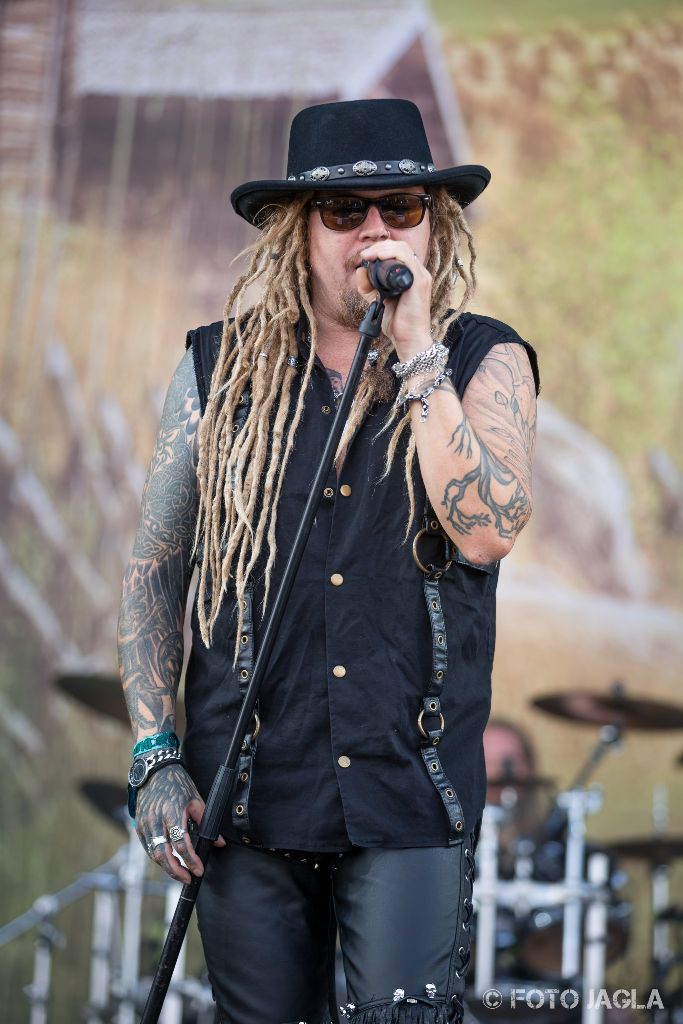 Summer Breeze Open Air 2018 in Dinkelsbhl (SBOA)
Korpiklaani auf der Main Stage
Snger Jonne Jrvel