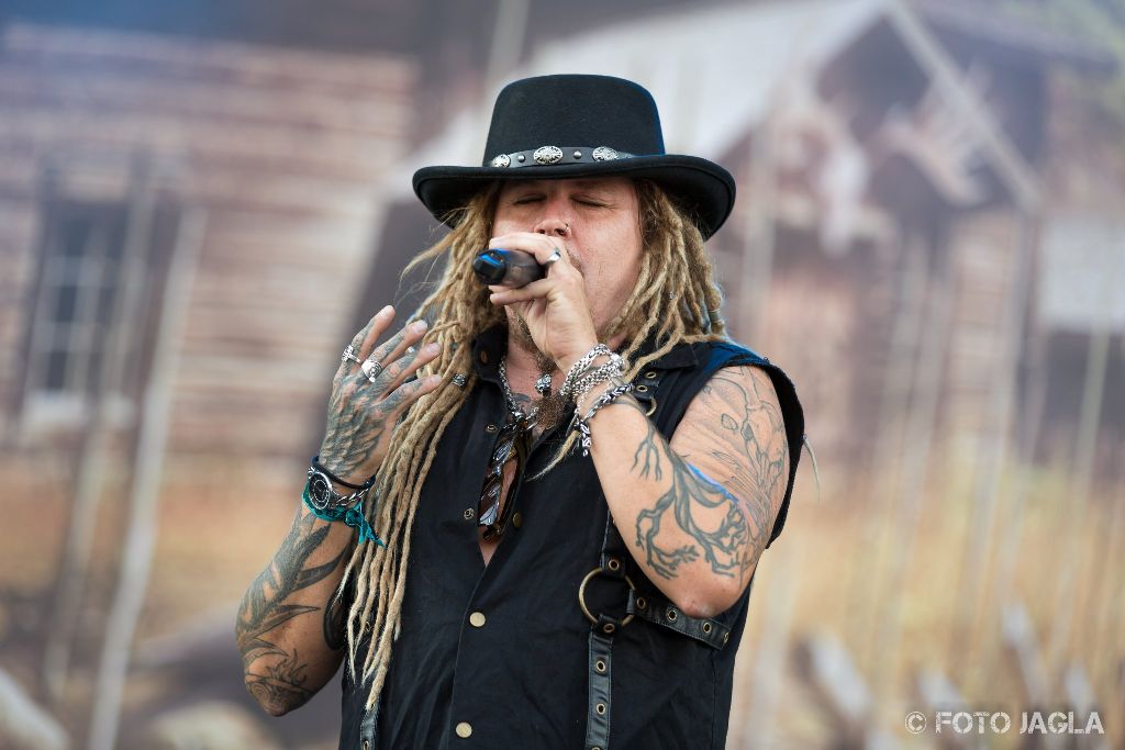 Summer Breeze Open Air 2018 in Dinkelsbhl (SBOA)
Korpiklaani auf der Main Stage
Snger Jonne Jrvel