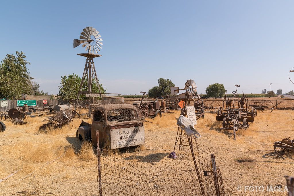 Kalifornien - September 2018
Ein postapokalyptischer Wasteland-Schrottplatz auf der Rd 124
Visalia, N Dinuba Blvd