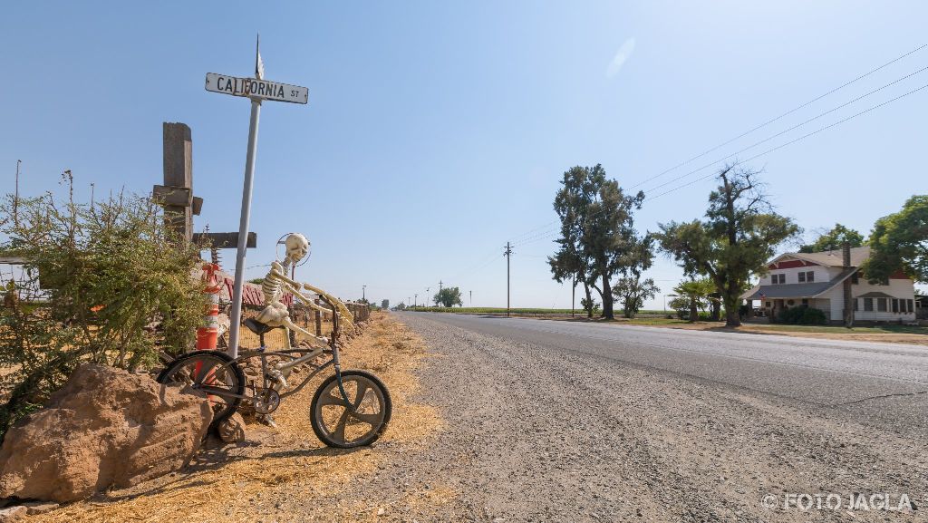 Kalifornien - September 2018
Ein postapokalyptischer Wasteland-Schrottplatz auf der Rd 124
Visalia, N Dinuba Blvd