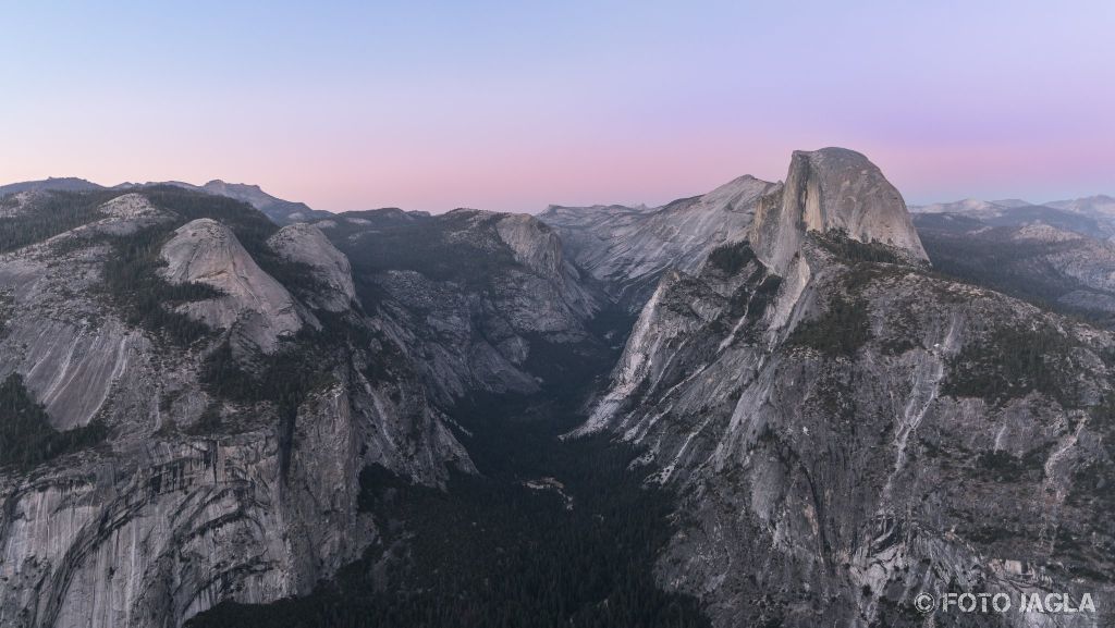 Kalifornien - September 2018
Abenddämmerung am Glacier Point
Yosemite National Park - Yosemite Valley, Mariposa Country