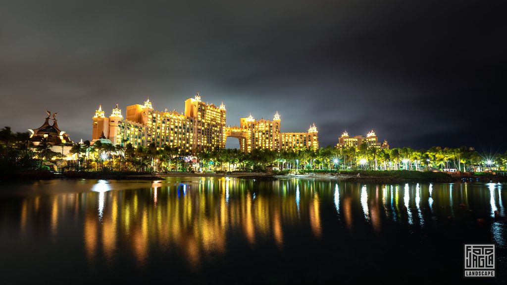 Atlantis Paradise Island Resort
Bahamas, Paradise Island
Nachtaufnahme der Royal Towers mit Langzeitbelichtung