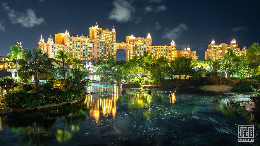 Atlantis Paradise Island Resort
Bahamas, Paradise Island
Nachtaufnahme der Royal Towers mit Langzeitbelichtung