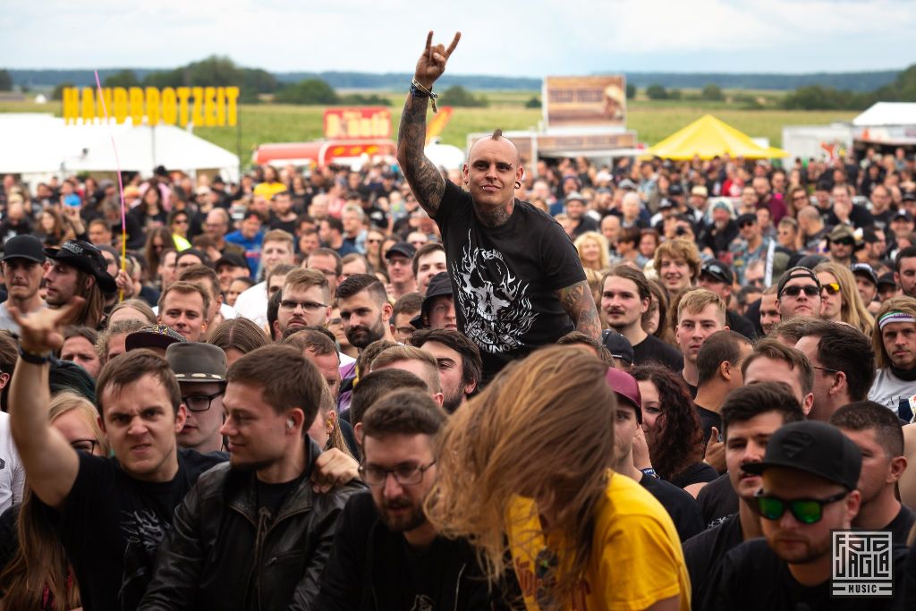 Summer Breeze Open Air 2019 in Dinkelsbhl (SBOA)
Corwd bei Kvelertak vor der Main Stage