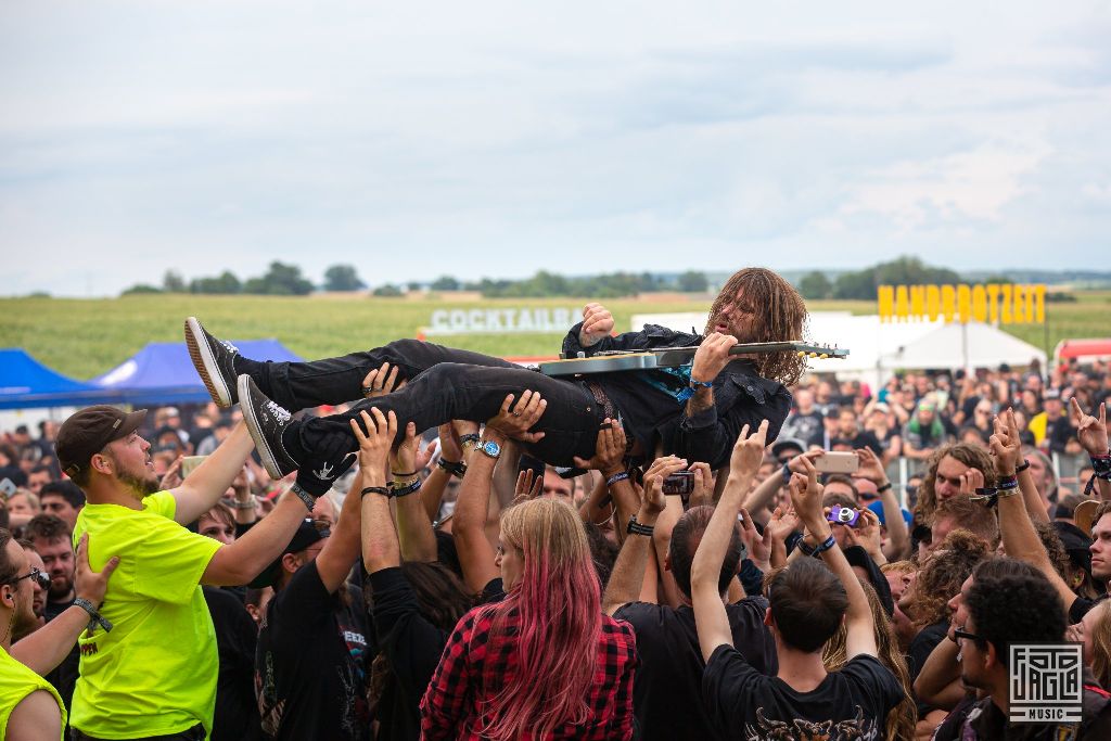 Summer Breeze Open Air 2019 in Dinkelsbhl (SBOA)
Kvelertak beim crowd surfen vor der Main Stage