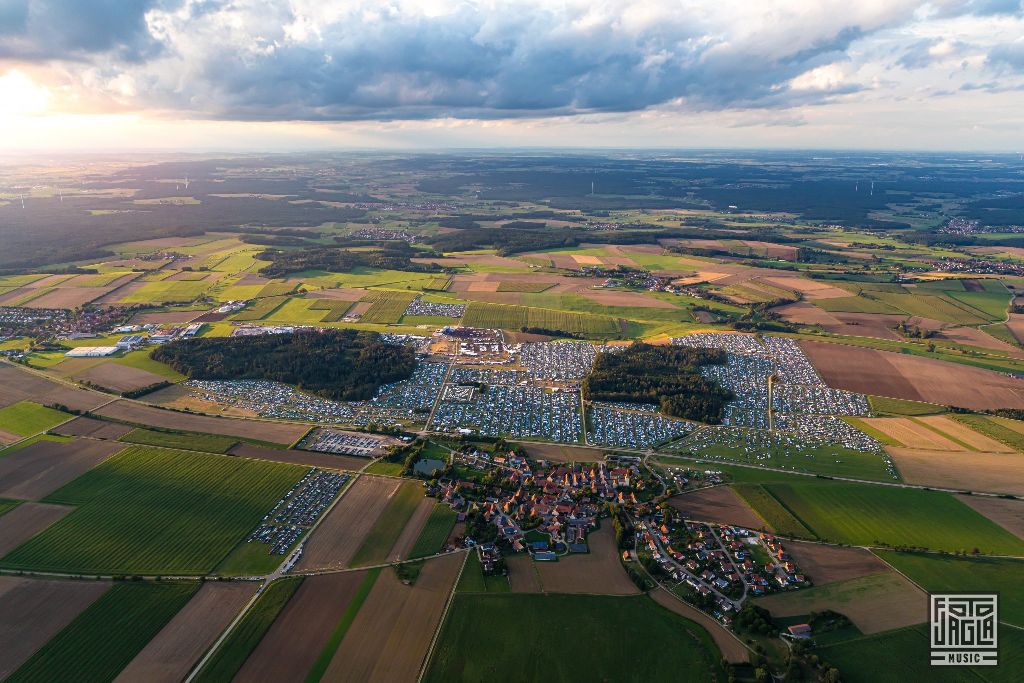 Summer Breeze Open Air 2019 in Dinkelsbühl (SBOA)
Luftaufnahme - Das Festivalgelände aus der Luft
