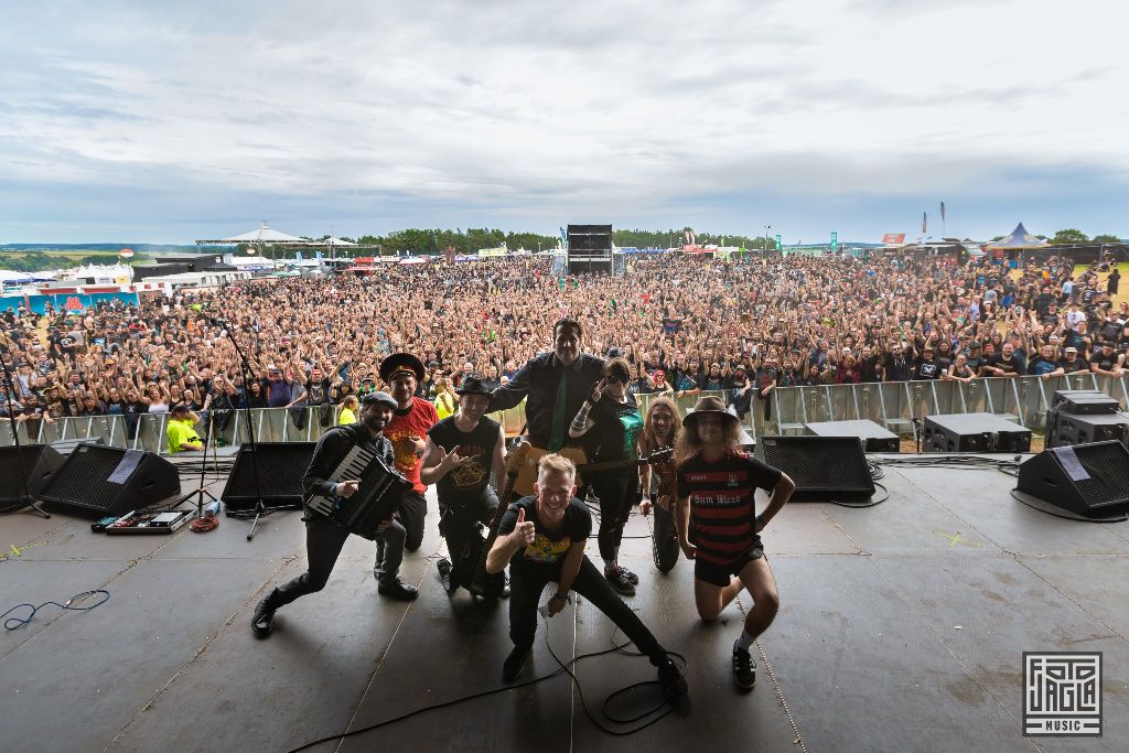 Summer Breeze Open Air 2019 in Dinkelsbhl (SBOA)
Abschlussfoto von Mr. Irish Bastard auf der T-Stage