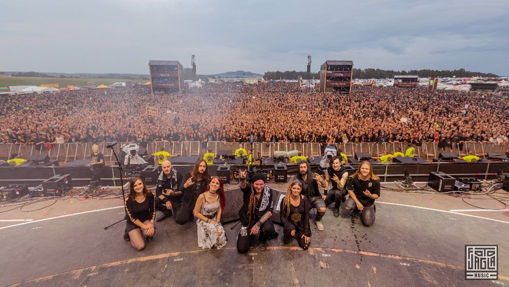 Summer Breeze Open Air 2019 in Dinkelsbhl (SBOA)
Abschlussfoto von Eluveitie auf der Main Stage