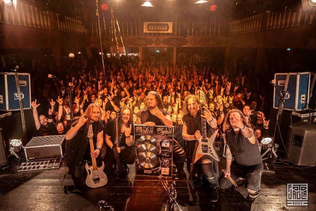 ORDEN OGAN Abschlussbild mit ihrem Impala Award von AFM Records
Gunmen Show im Saloon
28. September 2019 im Abenteuerland Fort Fun in Bestwig