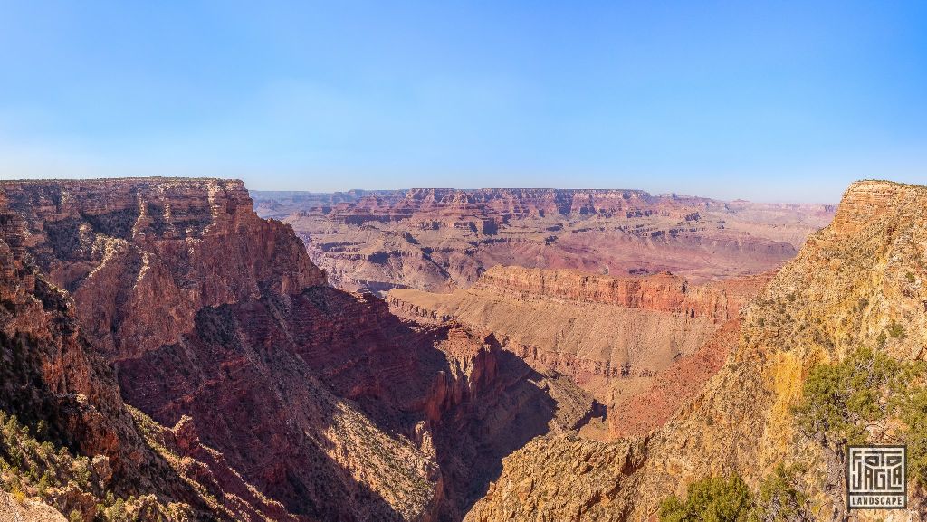 Along the Desert View Drive in Grand Canyon Village
Arizona, USA 2019