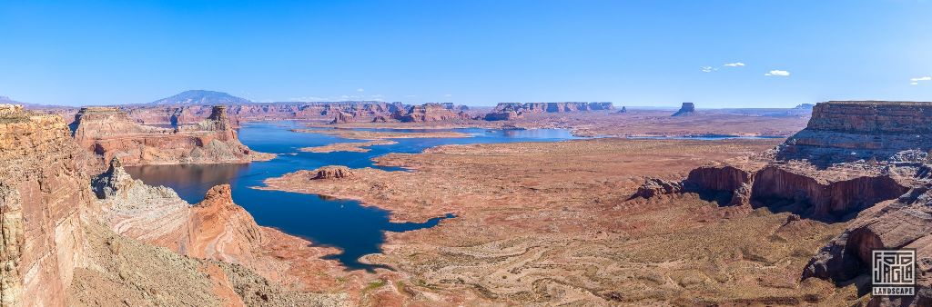View over Lake Powell at Alstrom Point
Utah 2019