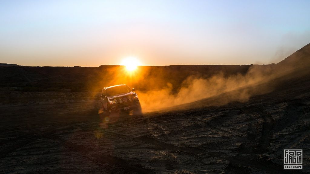 Offroad with my Fullsize SUV at Big Water
Utah 2019