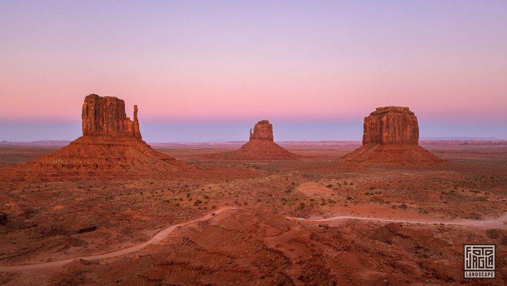 Beautiful sunset at Monument Valley
Arizona, USA 2019