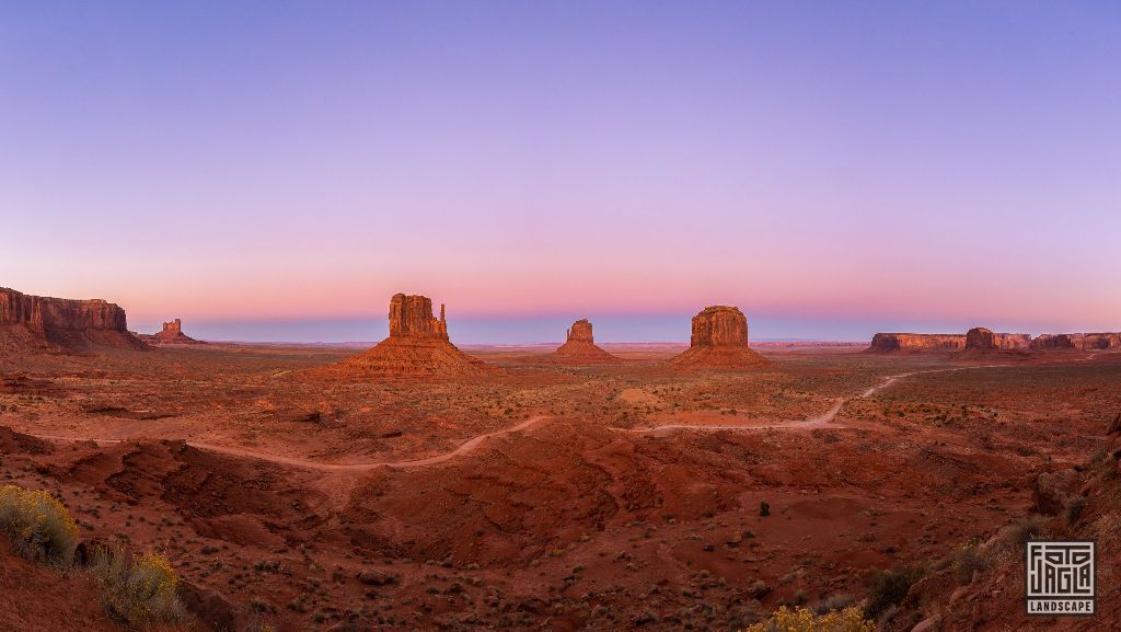 Beautiful sunset at Monument Valley
Arizona, USA 2019