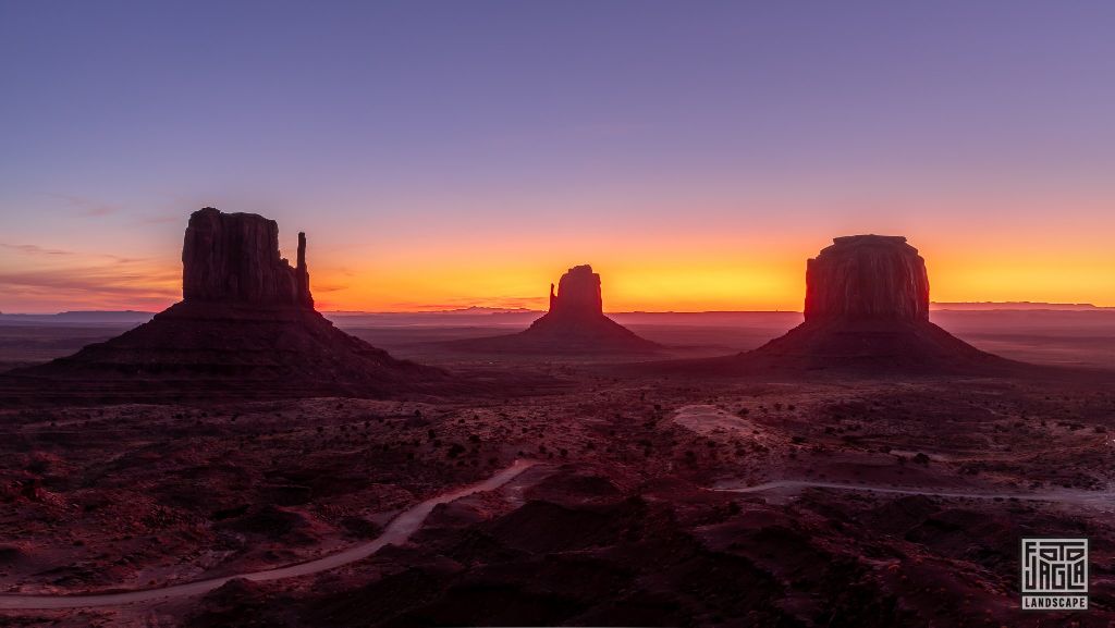 Beautiful sunrise at Monument Valley
Arizona, USA 2019