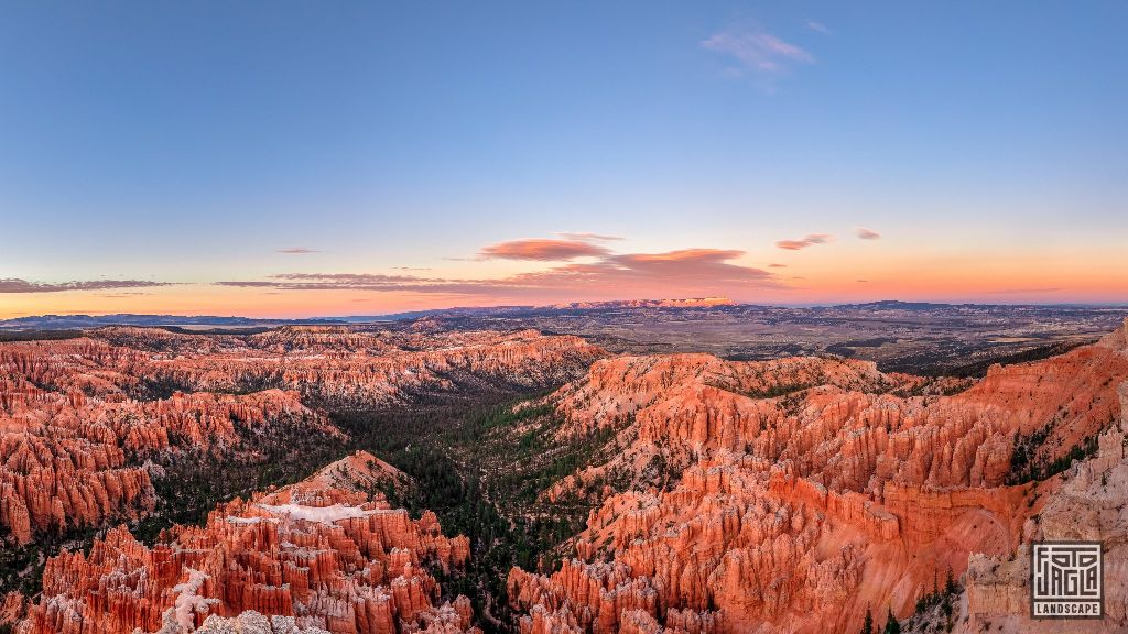 Sunset at Bryce Point in Bryce Canyon National Park
Utah 2019