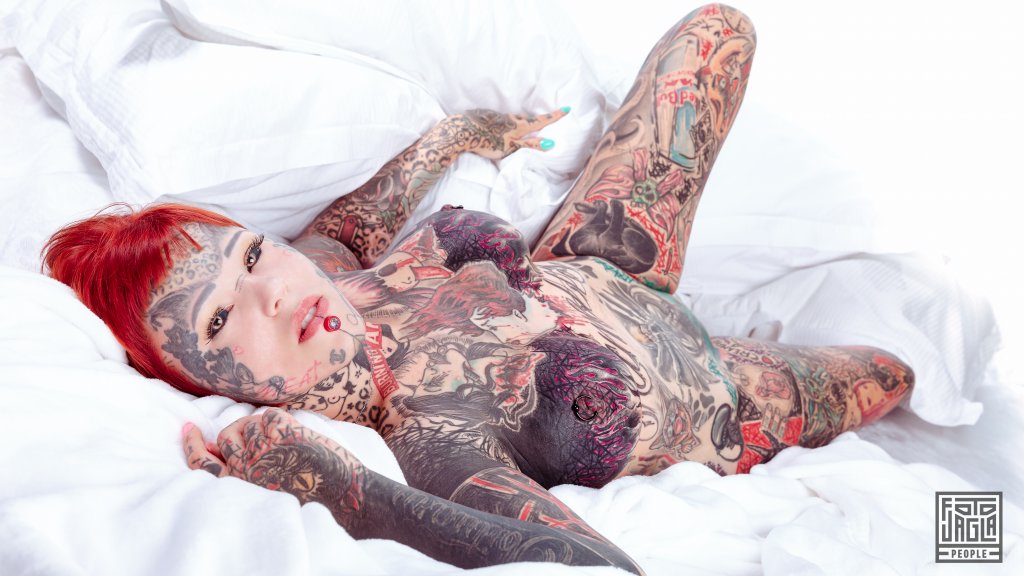 Mantis (ehem. Felis Silvestris)
Sexy Studioaufnahme mit dem Tattoo-Model