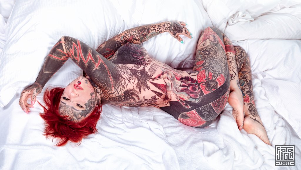 Mantis (ehem. Felis Silvestris)
Sexy Studioaufnahme mit dem Tattoo-Model
