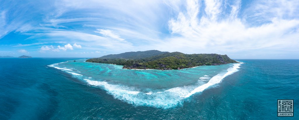 Drohnenaufnahme von La Digue - Die Insel von oben
La Digue, Seychellen 2021