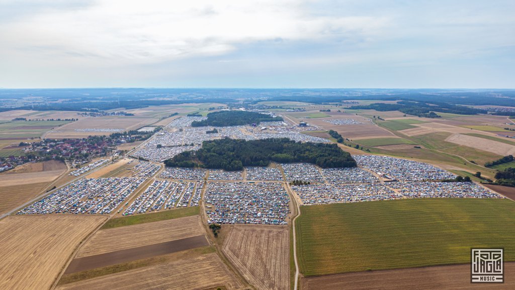 Summer Breeze Open Air 2022 in Dinkelsbhl
Luftaufnahme - Das gesamte Festivalgelnde von oben