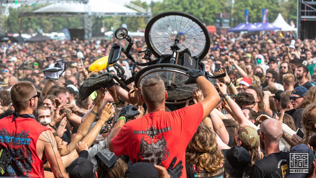 Summer Breeze Open Air 2022 in Dinkelsbhl
Impressionen bei Gutalax - T-Stage
Rollstuhlfahrer beim Crowdsurfen