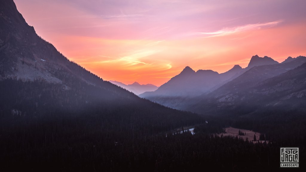 Washington Pass Observation Site bei Sonnenuntergang
Okanogan County
Washington 2022