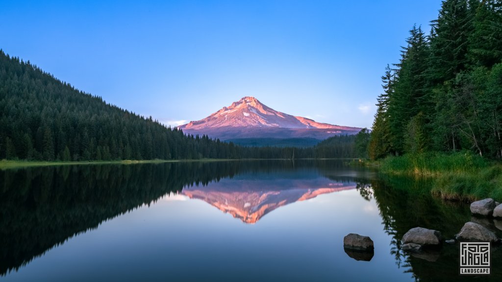 Der Mount Hood spiegelt sich im Trillium Lake
Sonnenuntergang im Mt Hood National Forest
Oregon 2022