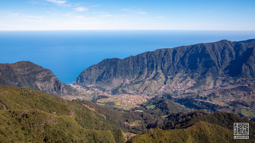 Miradouro da Bica da Cana
Blick auf die Kleinstadt So Vicente
Madeira (Portugal) 2023