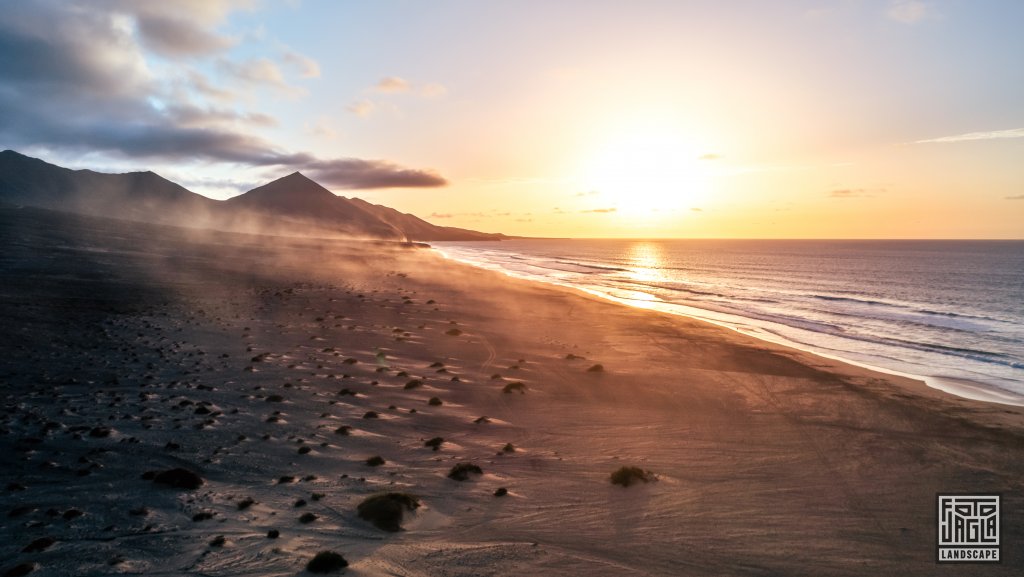 Drohnenaufnahme zum Sonnenuntergang
Der Strand Playa de Cofete
Fuerteventura, Spanien 2023