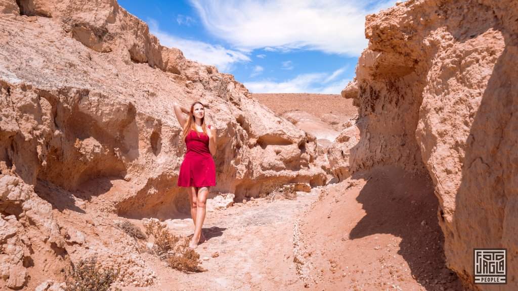 Alienna im roten Kleid
Spaziergang durch die ausgetrockneten Flussbette
Fuerteventura 2023