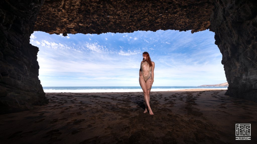 Alienna im sexy Badeanzug in heier Schlangenoptik
In einer Hhle am Playa de la Solapa
Fuerteventura 2023
