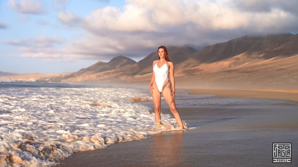Die rothaarige Alienna im sexy Badeanzug
Der Strand Playa de Cofete
Fuerteventura 2023