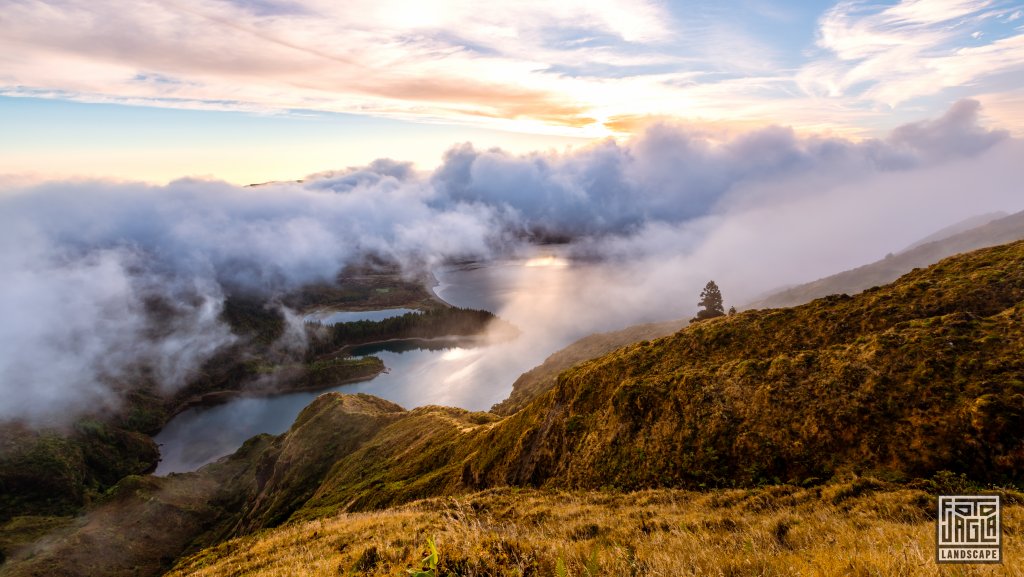 Miradouro do Pico da Barrosa
Blick auf den See Lagoa do Fogo
So Miguel auf den Azoren, Portugal 2023
