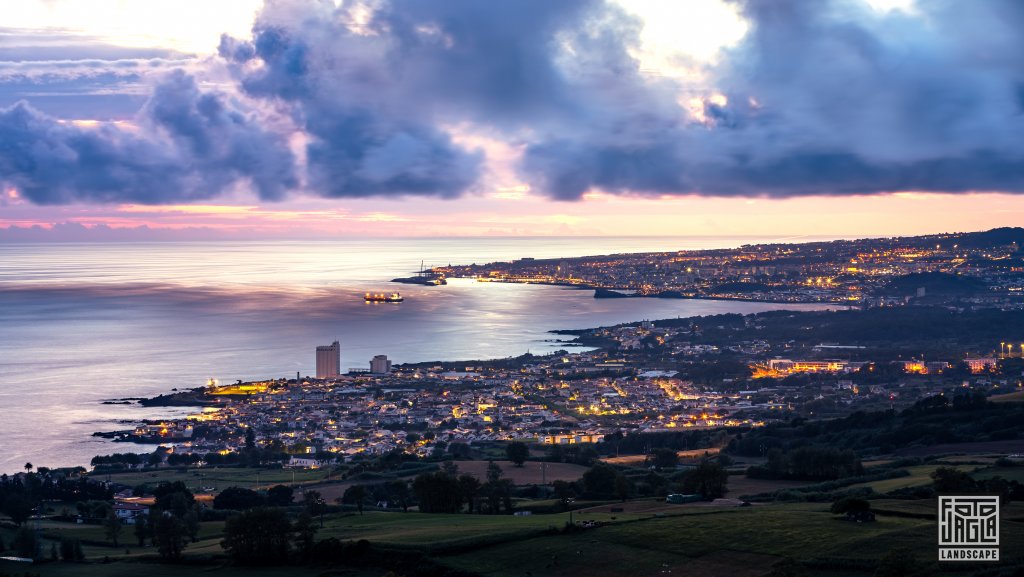 Die Kleinstadt Lagoa kurz nach Sonnenuntergang
So Miguel auf den Azoren, Portugal 2023