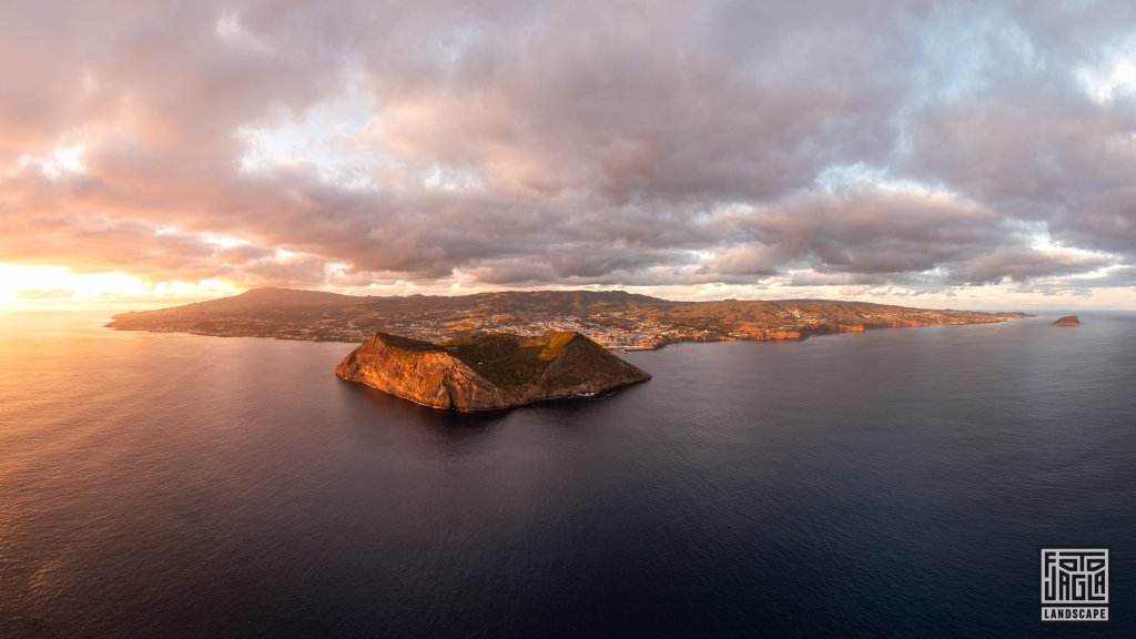 Drohnenaufnahme zum Sonnenuntergang
Monte Brasil Caldeira
Terceira auf den Azoren, Portugal 2023