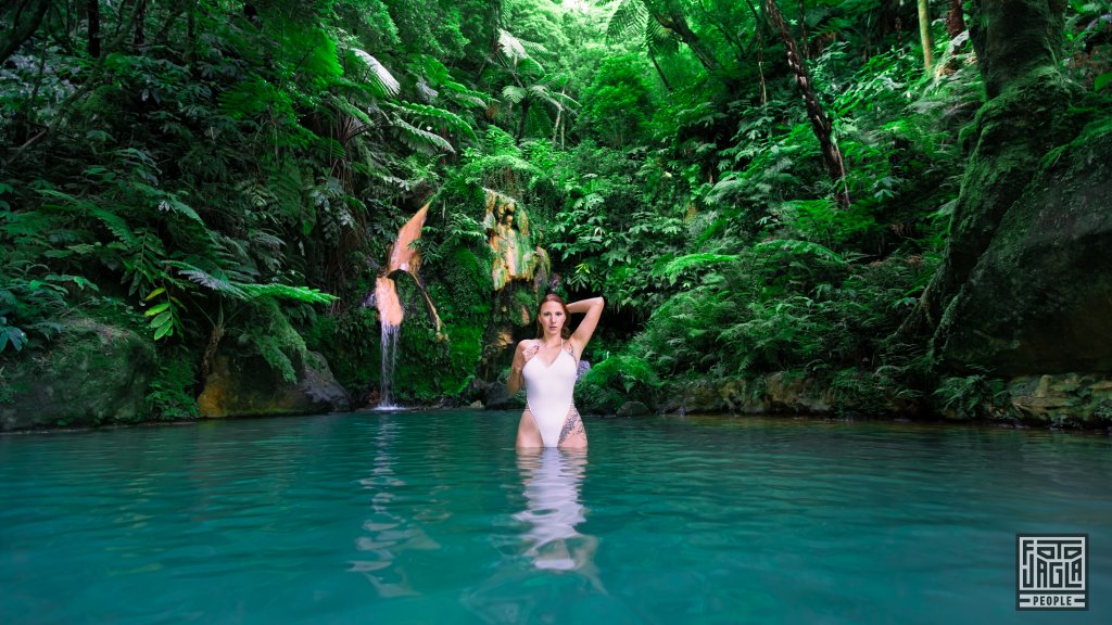 Sexy Shooting mit Alienna in dem Naturdenkmal Caldeira Velha
Schwimmen in der Badeoase mit ihren heien Naturquellen
Die Azoren-Insel So Miguel in Portugal