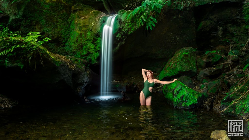 Fotoshooting am Wasserfall der Cascata das Frechas
Alienna im grnen Badeanzug
Die Azoren-Insel Terceira in Portugal