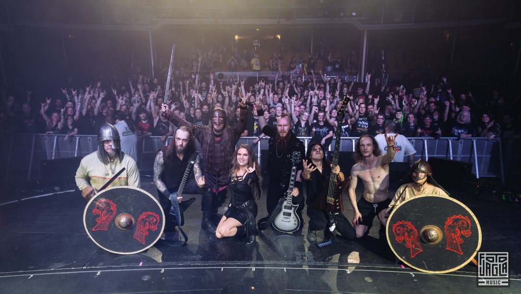 Leaves Eyes - Final photo on stage
Day 1 - Royal Theater
70000 Tons of Metal 2024