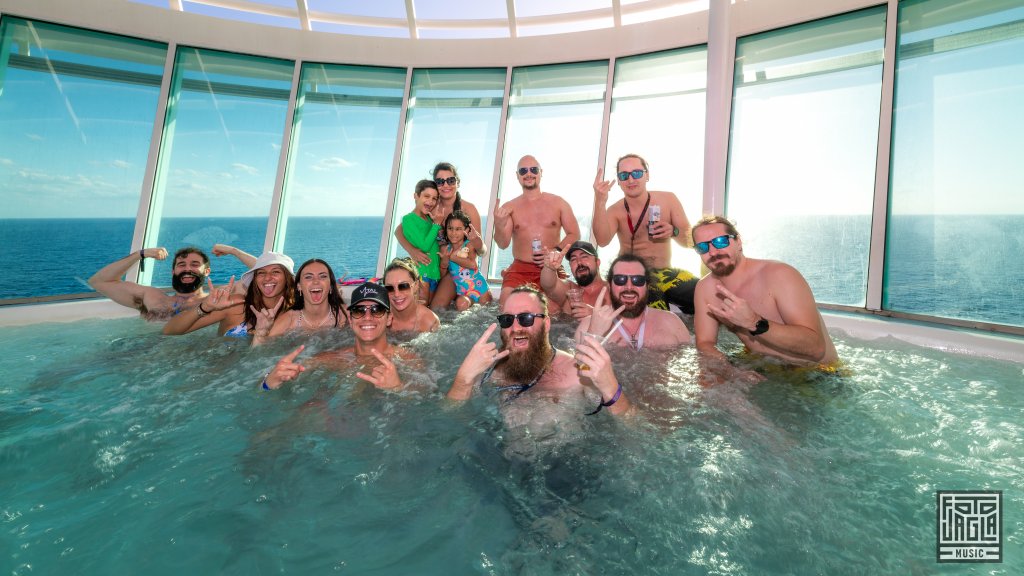 Impressions from the hot tub
Day 4 - Pool Deck
70000 Tons of Metal 2024