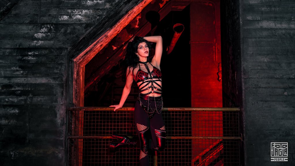 Lost Place Shooting in einem dmonischen Harness
Model: Marzanna Morana