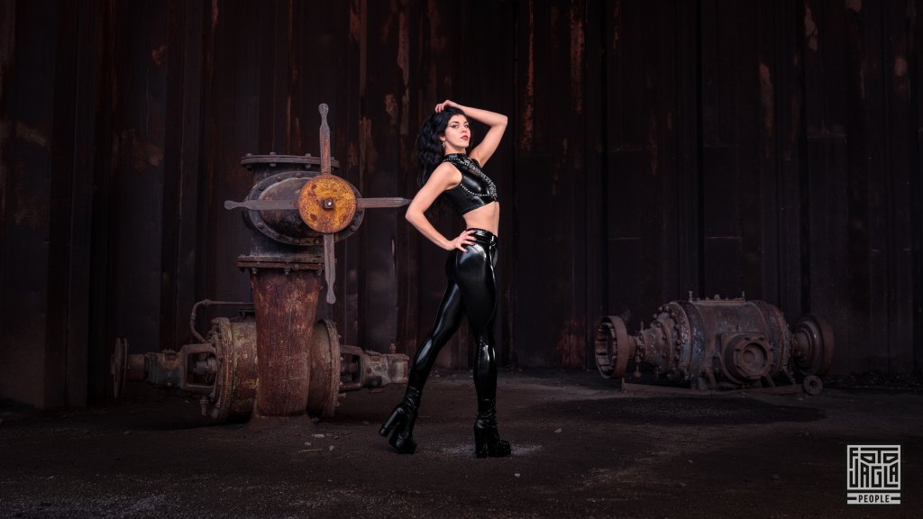 Lost Place Shooting mit Marzanna Morana
Sexy Posing in wetlook Latex Leggings und Top