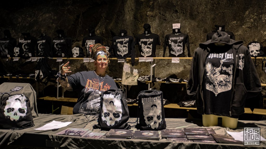Impressionen vom Merch-Stand
Prophecy Fest 2024 in der Balver Hhle