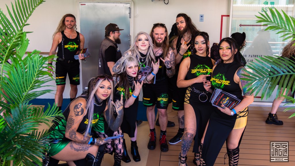 Warm welcome from the Poolgirls & -boys
Day 1 - Entrance
70000 Tons of Metal 2025