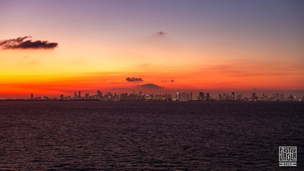 Sunset over Miami
Day 1 - Pooldeck
70000 Tons of Metal 2025
