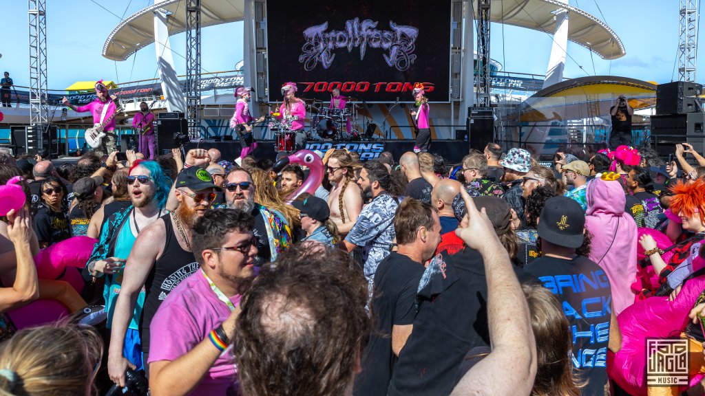 Crowd @ Trollfest
Day 2 - Pool Deck
70000 Tons of Metal 2025