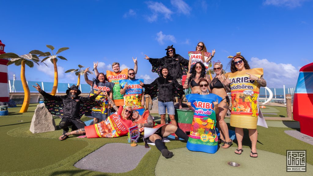 Haribo escalation on the mini golf course
Day 4 - Pool Deck
70000 Tons of Metal 2025